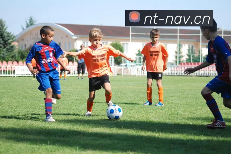 c罗壁纸带字，超燃呈现足坛传奇风采